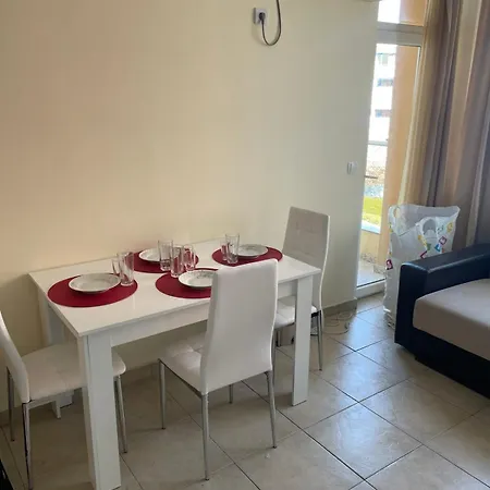 Deluxe In Sunny Apartment *